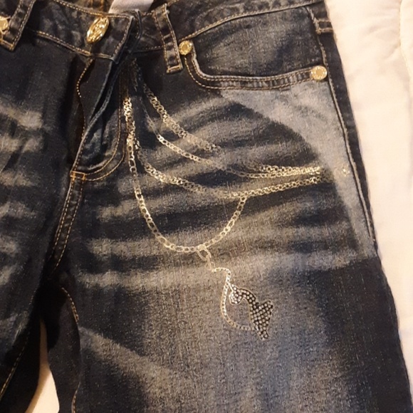 Capris - Picture 2 of 4